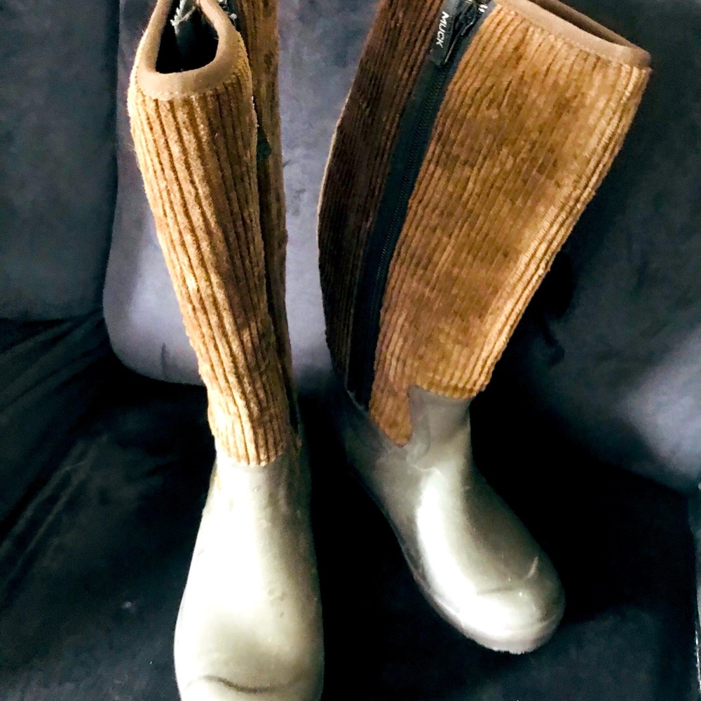 Muck Rainboots size 5.5